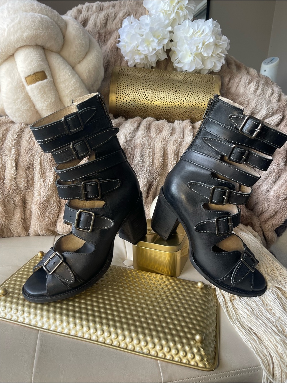 Freebird by Steven LIKE NEW Bond Gladiator Sandal Boots in Black Stone Colorway